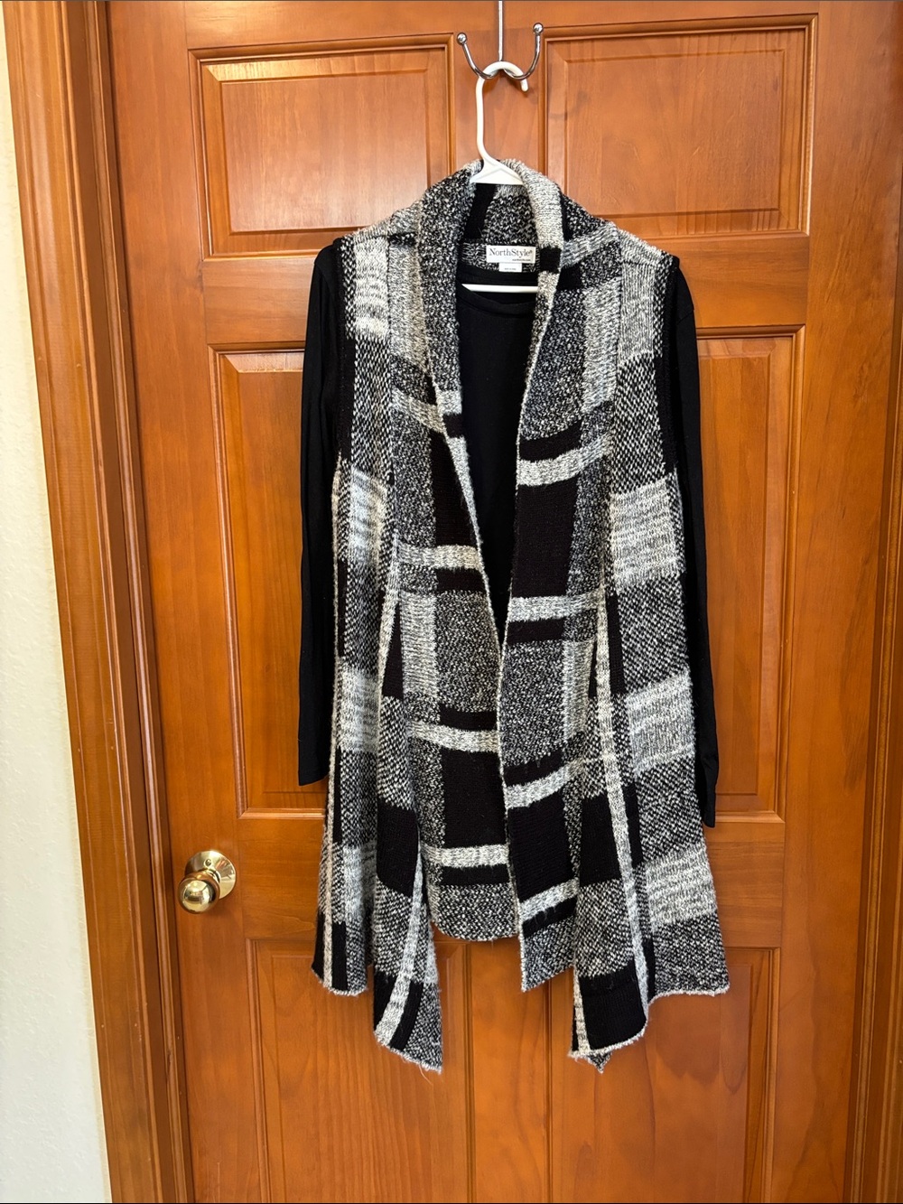 NorthStyle Black & White Plaid Open-Front Knit Vest